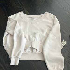 Cropped V neck beige sweatshirt!